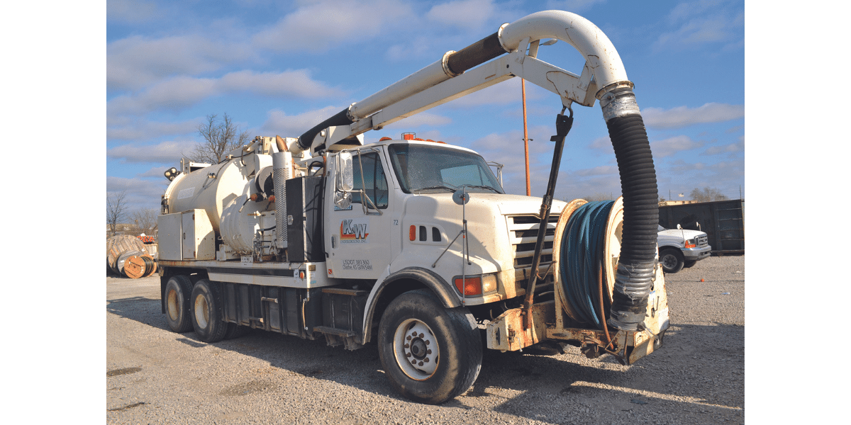 Large capacity hydro vac truck with hose boom